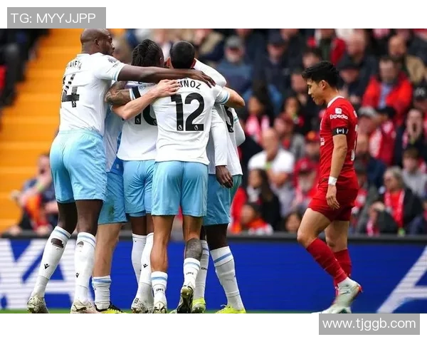 德甲精彩对决阿森纳凭帽子戏法战胜里昂全场沸腾