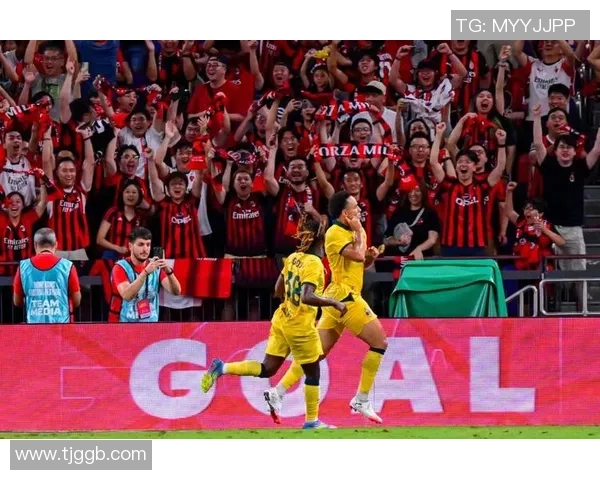 友谊赛精彩对决AC米兰与利物浦战成平局战术分析引发热议