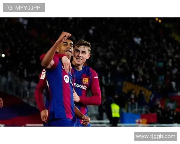 欧冠激战：那不勒斯与曼联0比0平局点球大战成焦点瞬间解析