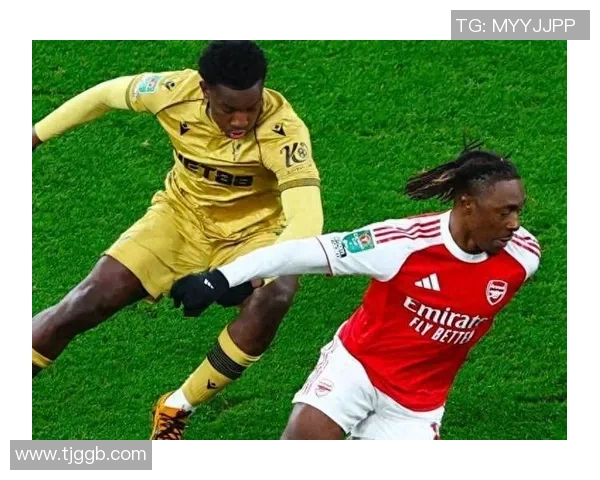 欧联杯本菲卡与巴黎圣日耳曼战平补时争议进球引发全场热议