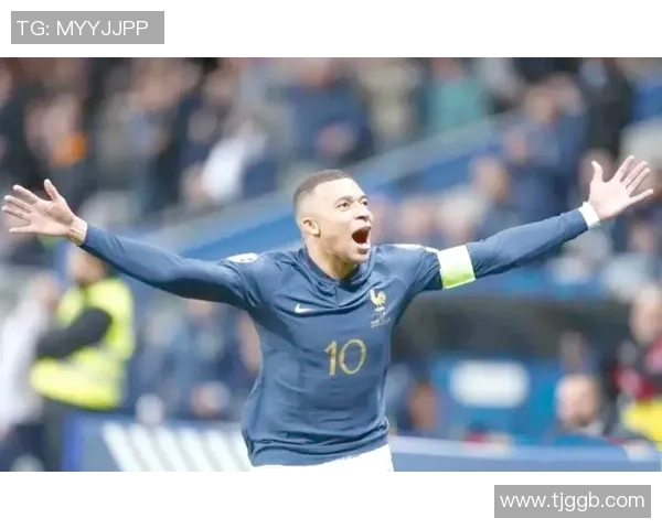 国王杯激战里昂与那不勒斯握手言和帽子戏法引发全场热烈反响 国王杯激战里昂与那不勒斯握手言和帽子戏法引发全场热烈反响