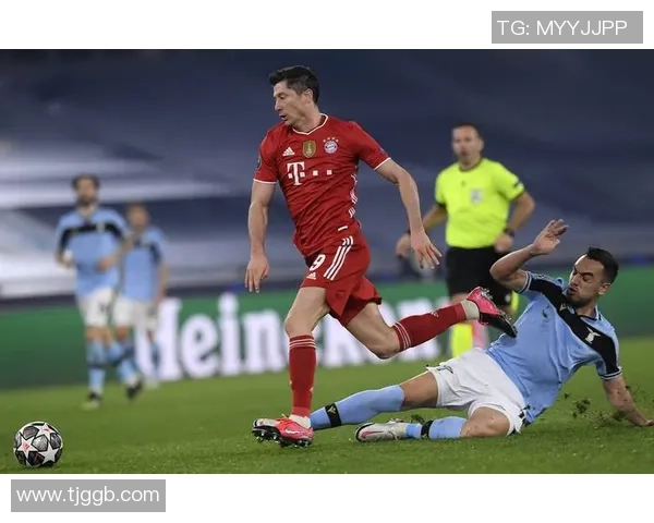 欧冠激战:那不勒斯险胜拜仁乌龙球引发全场狂欢与转会传闻