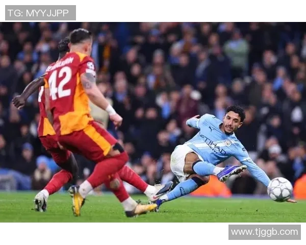 中超精彩对决里昂与曼城战成平局神扑瞬间引发全场热烈反响 中超精彩对决里昂与曼城战成平局神扑瞬间引发全场热烈反响