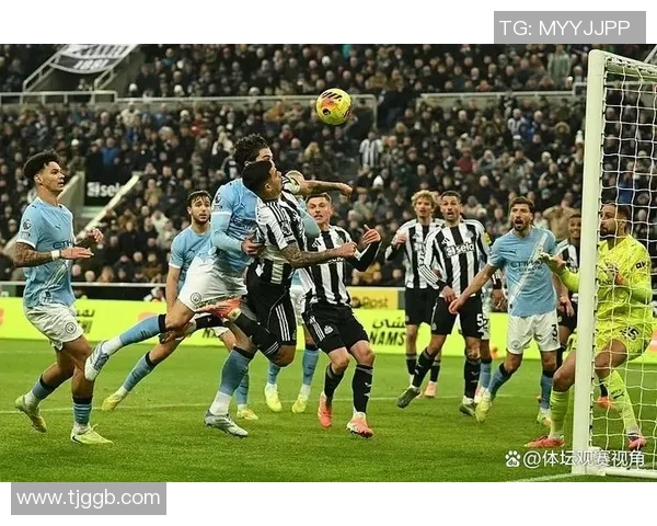 国王杯曼城与莱比锡战平乌龙球引发争议判罚全场沸腾 国王杯曼城与莱比锡战平乌龙球引发争议判罚全场沸腾