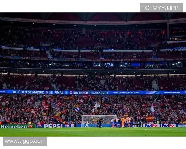 欧冠大战曼联大胜马竞红牌争议引发全场热议与焦点分析