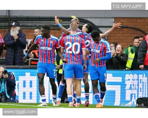 欧冠激战：拜仁与曼城战成平局乌龙球成比赛转折点分析