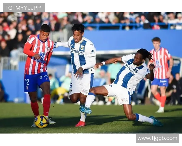 欧联杯精彩对决巴萨主场狂胜里昂6比2补时进球点燃全场激情 欧联杯精彩对决巴萨主场狂胜里昂6比2补时进球点燃全场激情